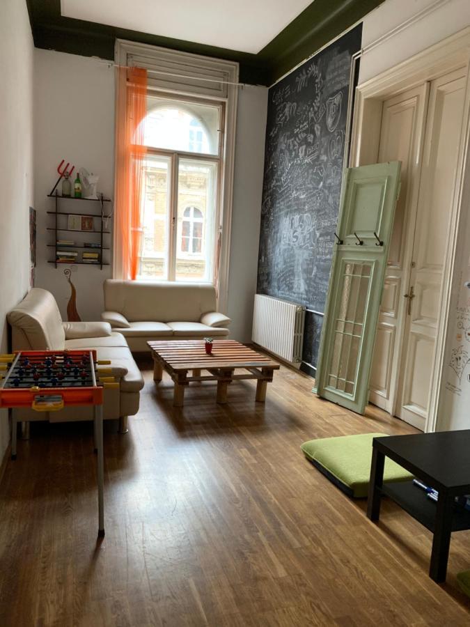 Black Dog Hostel Budapest Eksteriør bilde