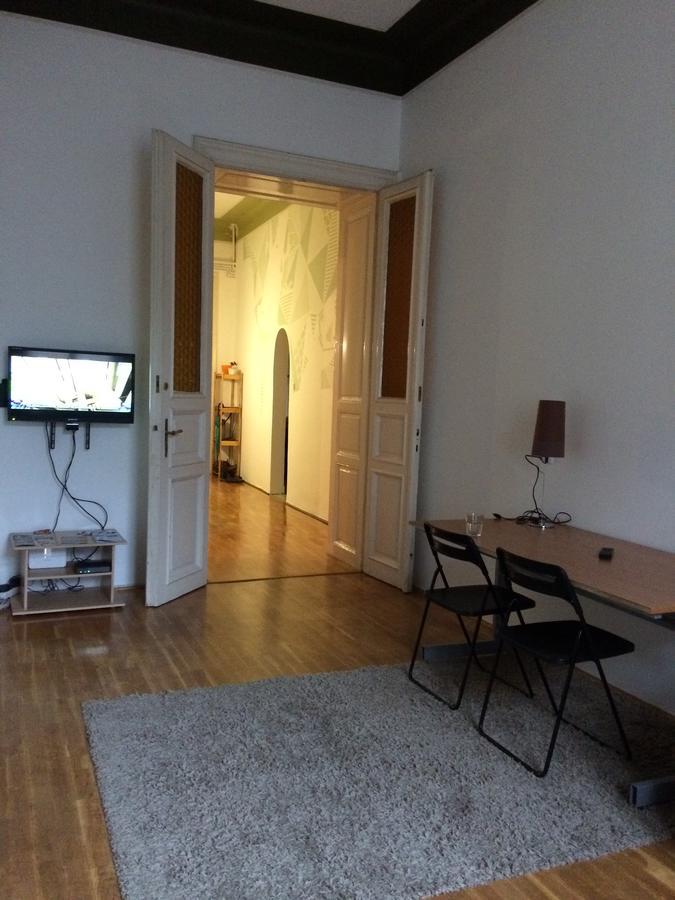 Black Dog Hostel Budapest Eksteriør bilde