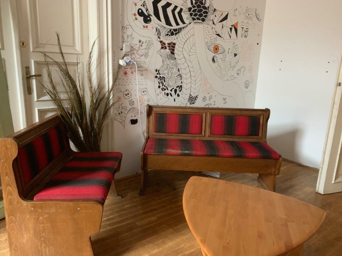 Black Dog Hostel Budapest Eksteriør bilde